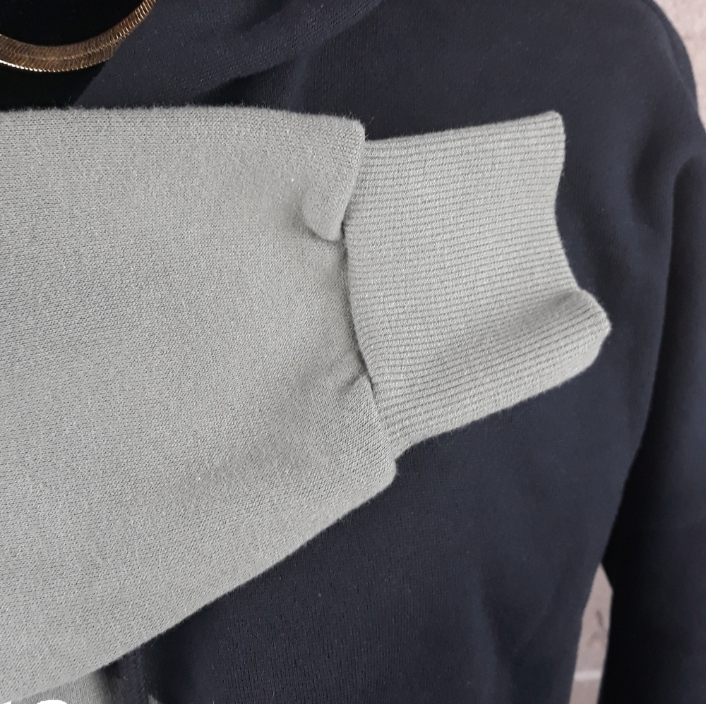 Women's Fila Crop Hoodie - Picture 4 of 7